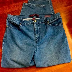 Women’s Gloria Vanderbilt ‘Amanda’ jeans 👖